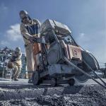 Cortadora de piso FS524 Husqvarna 967046103 action