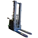 Estibador de Altura Eléctrico EP 1.7ton 24v Plataforma ES16-RS vista atras