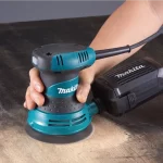 Lijadora Rotorbital Makita 5 300w BO5030 vista uso