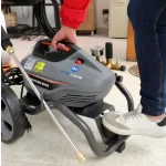 Hidrolavadora Blue Clean 2200psi 2500w 220v vista uso 3