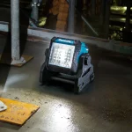 Lampara Linterna Inalambrica 450 a 1100Lm 40v Makita ML003G vista uso