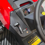 Tractor Cortacesped 42p 452cc 16Hp Ducati DTM108160M Detalle Acelerador
