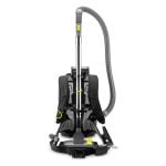 Aspiradora Karcher BVL 5/1 Bp Pack vista trasera con arnés y manguera